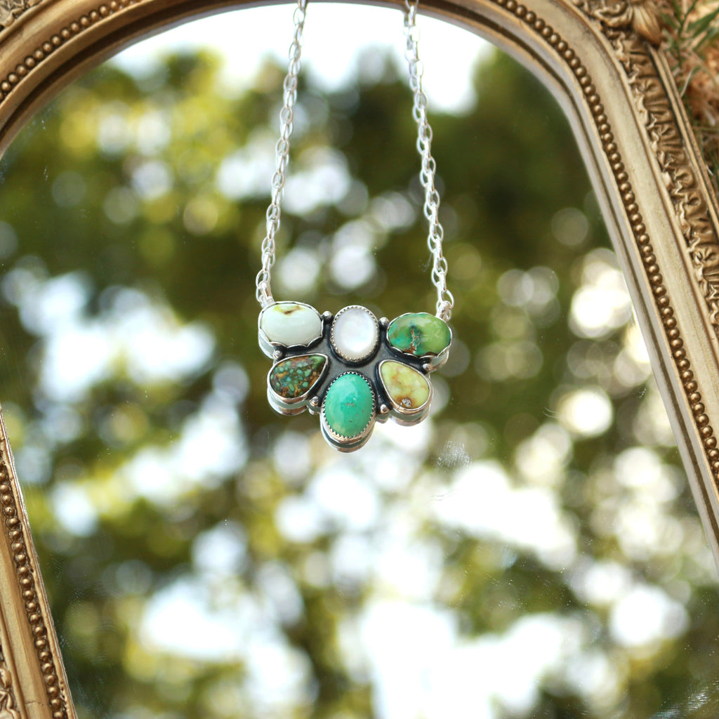 The Iris necklace