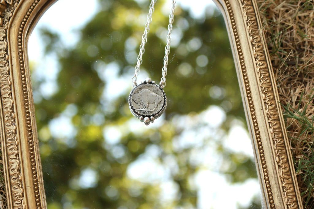 The Lily necklace
