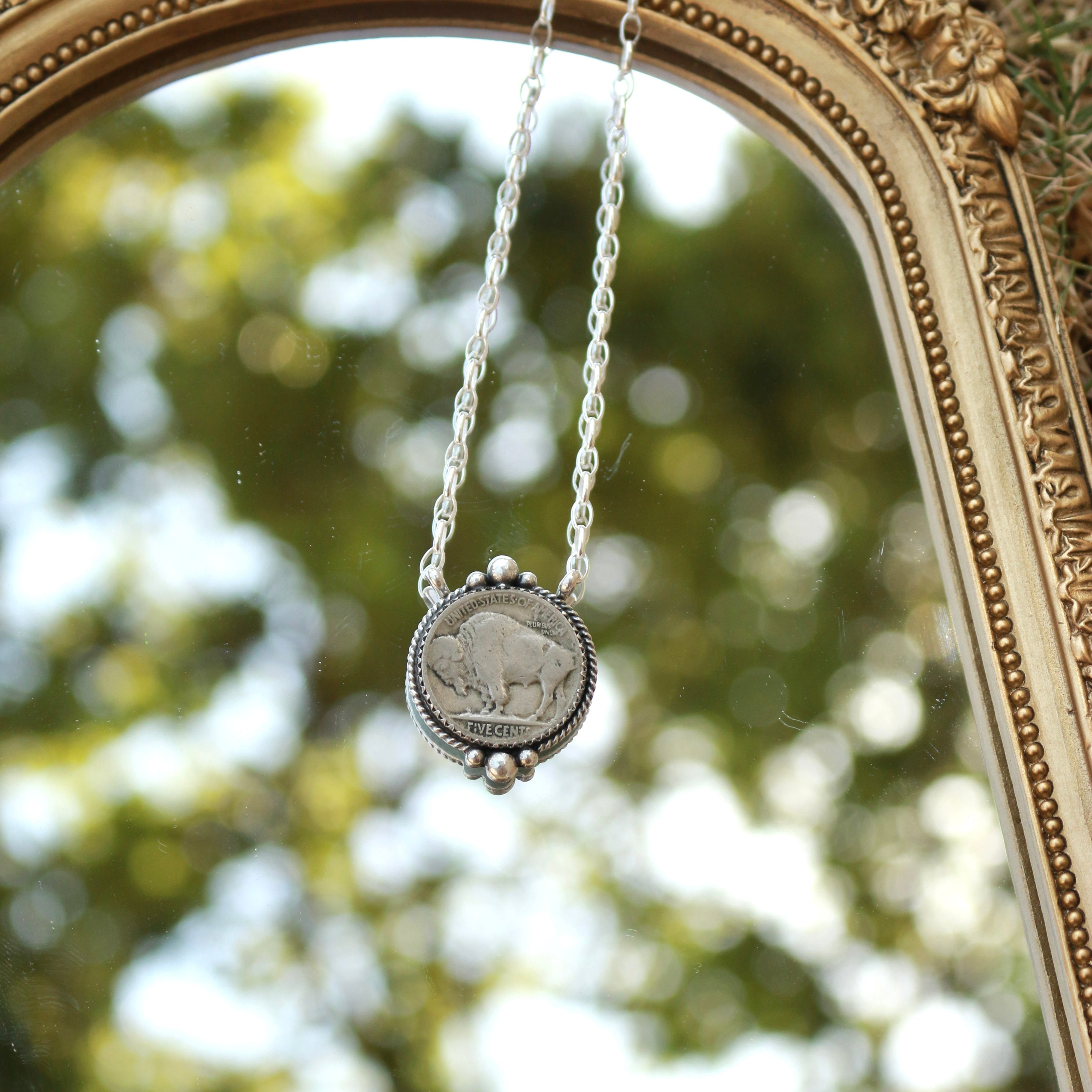 The Lily necklace